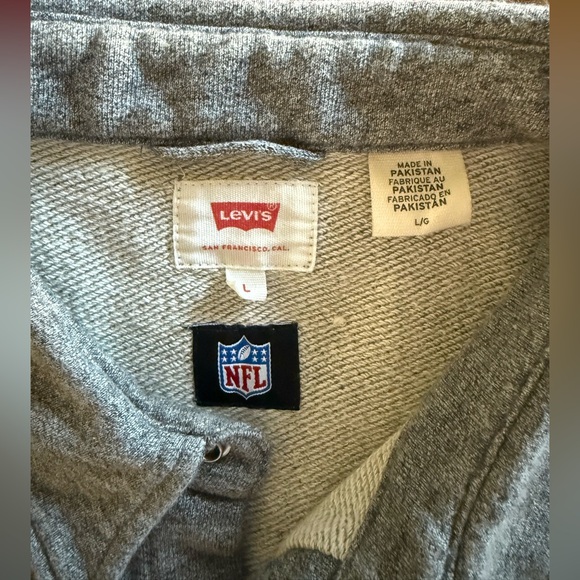 Patriots, Levis, Gray Button-Up thick Shirt - Picture 3 of 3